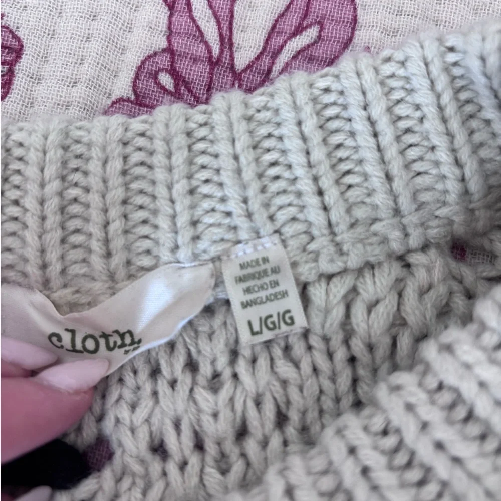 sweater - Picture 2 of 2